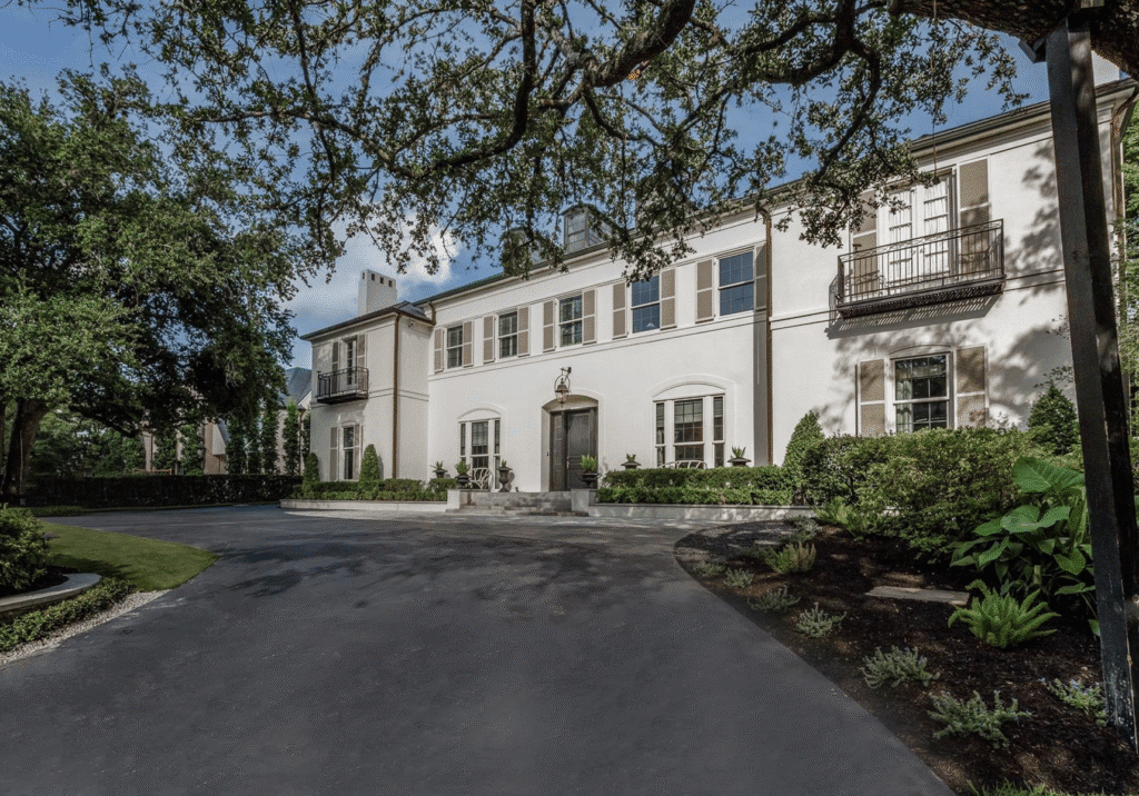 A Founding CEO’s $6.2 Million River Oaks Mansion Brings Ashley Longshore Art Wonders